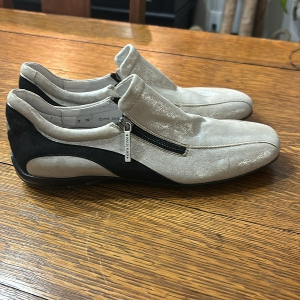 Donald Pliner Women’s 7N Silver & Black Metallic Leather Slip-On Sneakers – EUC - Picture 2 of 10